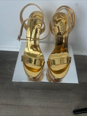 Gold single straps stiletto